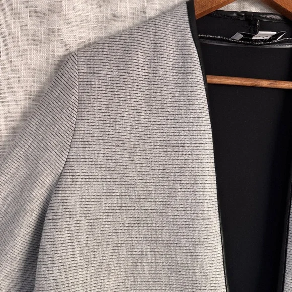 Joseph Ribkoff Gray Pockets Two-Tone Sweater Blazer Chain Detail Jacket Size M - Picture 3 of 7